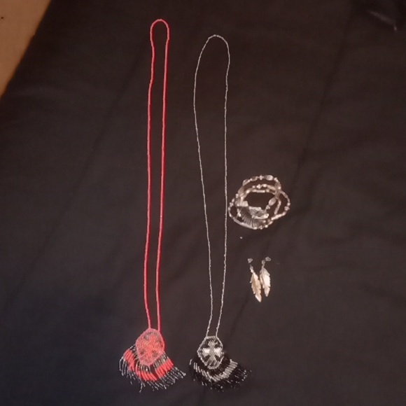 Native American Necklaces Bundle - Picture 5 of 7